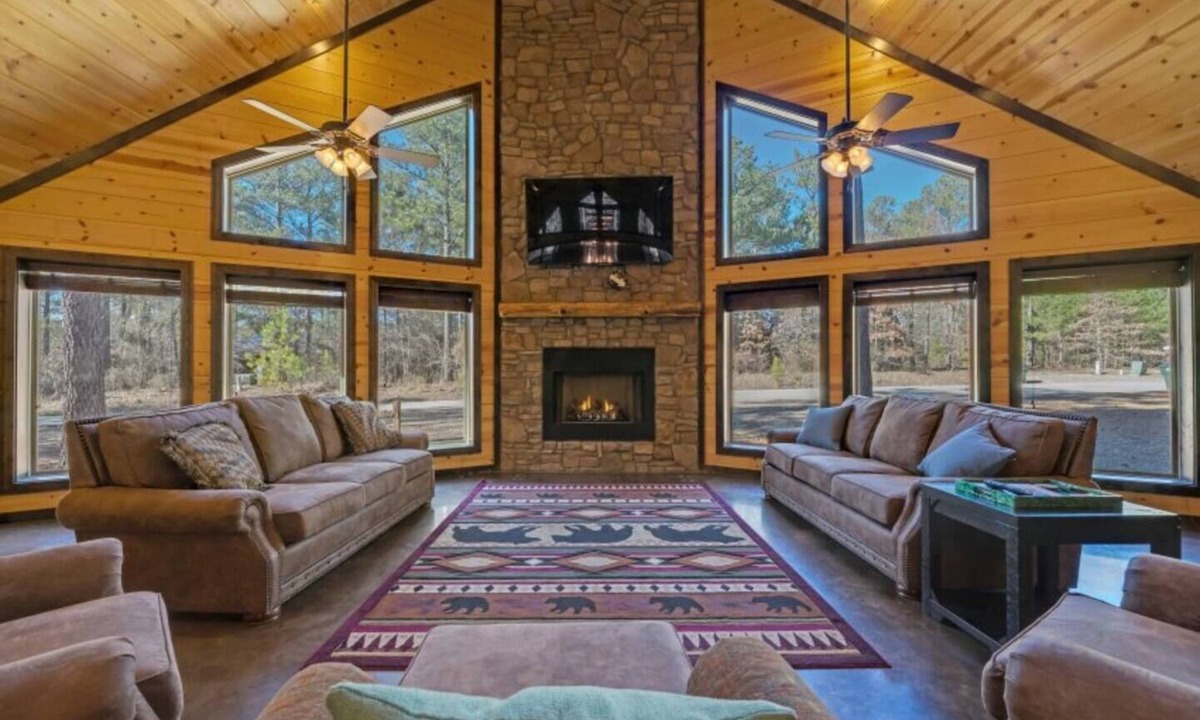 Hochatown Cabin | Family Getaway | Hot Tub Fire Pit Pool Table