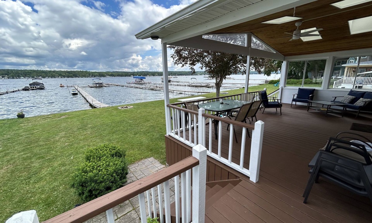 Lakeville Cottage | Family Getaway on Pebble Beach Cove