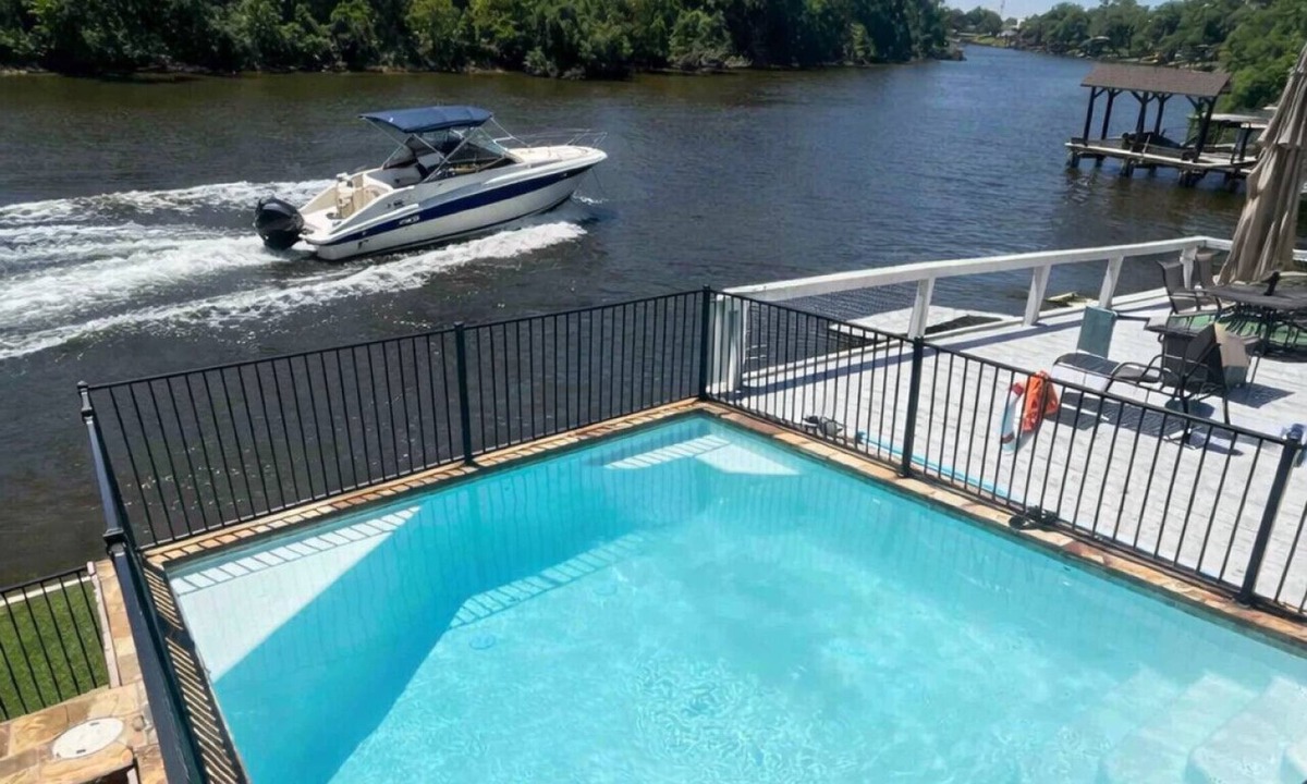 Brazoria House | Family Getaway on the River | Pool, Sleeps 15, Spacious