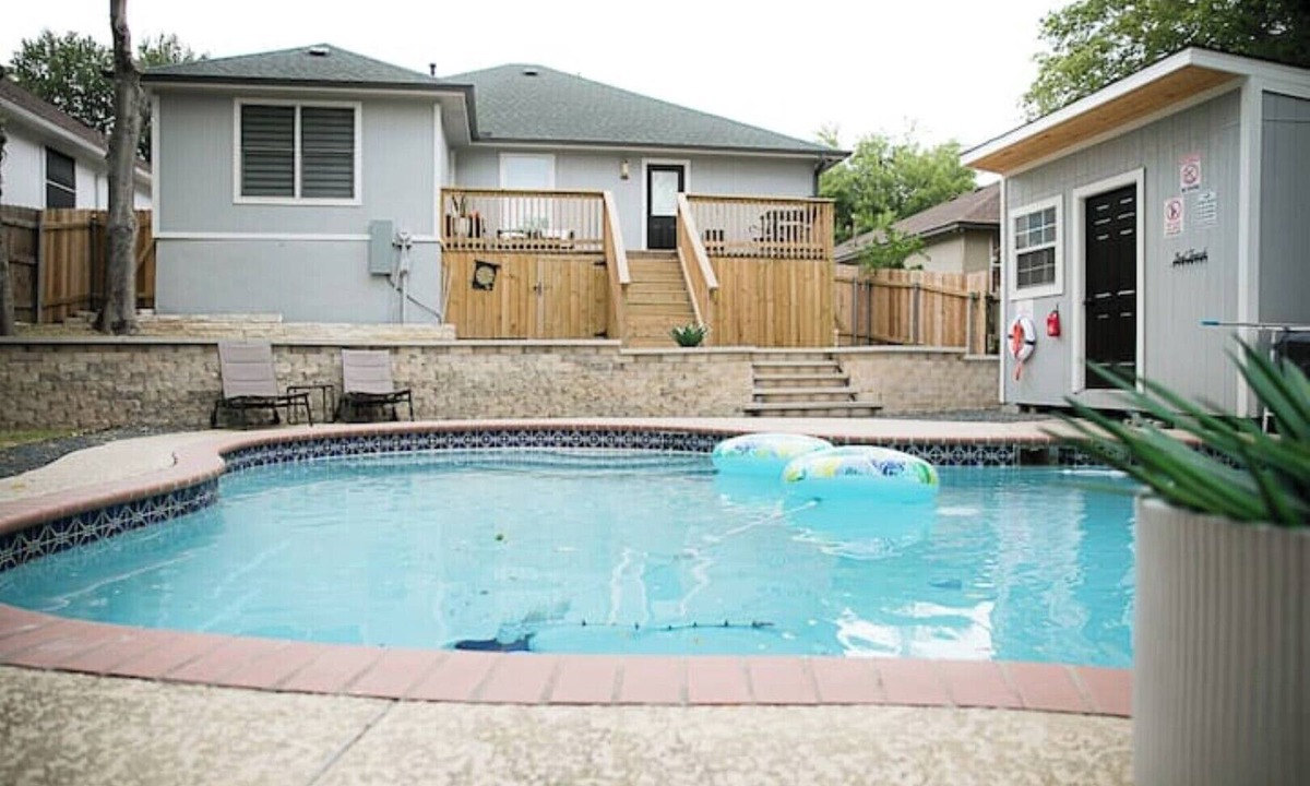McKinney House | Family Getaway ~Renovated 3BR Home+ Private Pool Close to Airport, DT, & F1