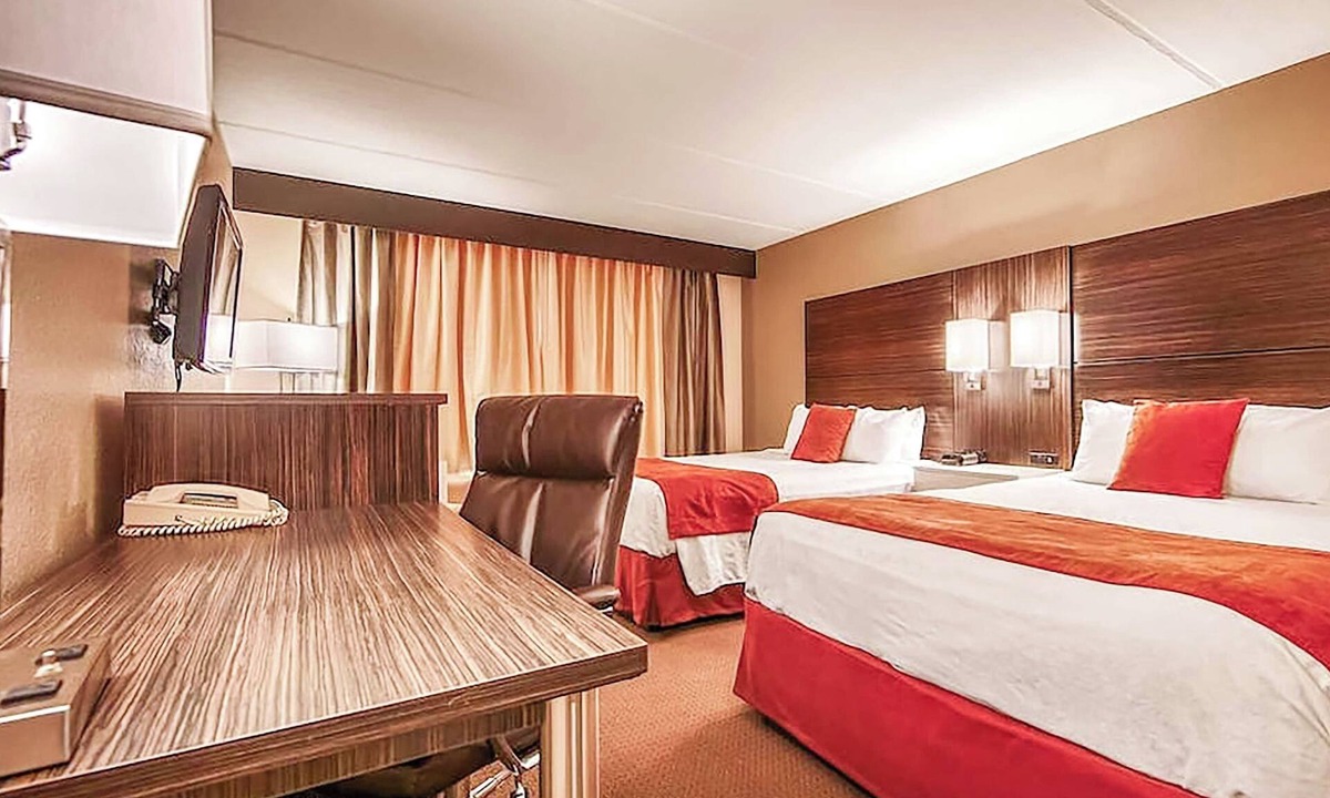 Orlando Hotel | Family Getaway Room with Pool & Easy Theme Park Access