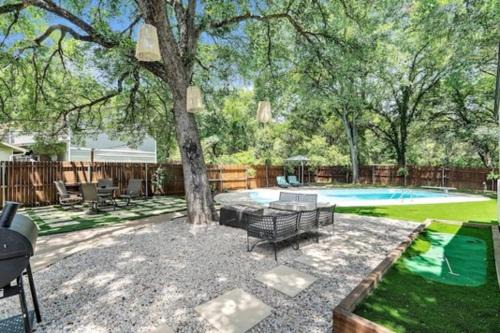 Flower Mound House | Family Getaway with Pool & Fire Pit