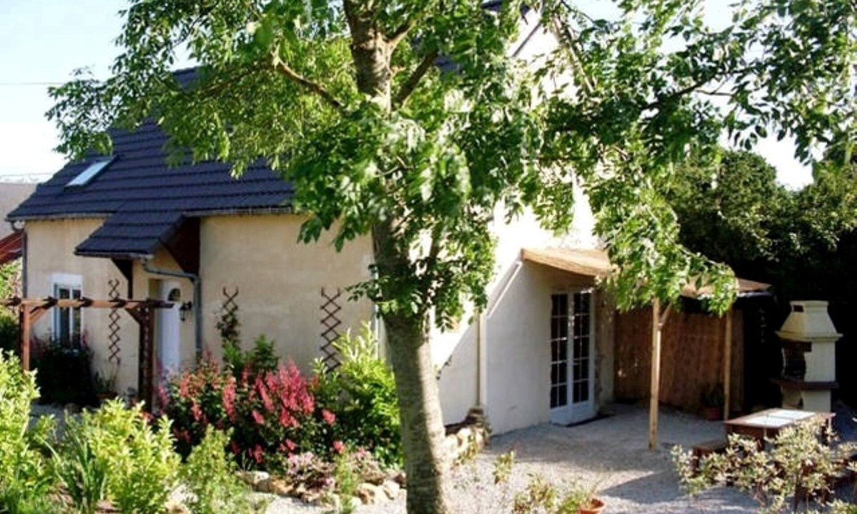 Montsenelle Cottage | Family Gite in the Countryside, with Outdoor Heated Swimming Pool. Pet Friendly
