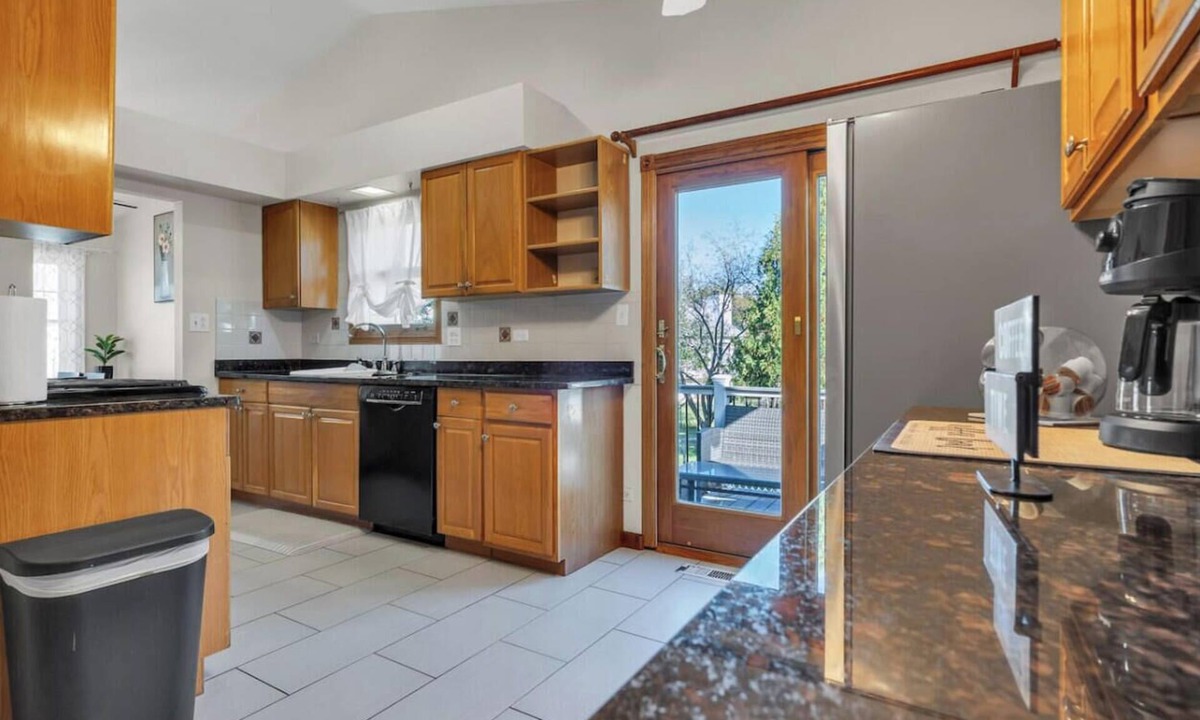 Streamwood House | Family Haven in Streamwood | Ideal for Stay Long