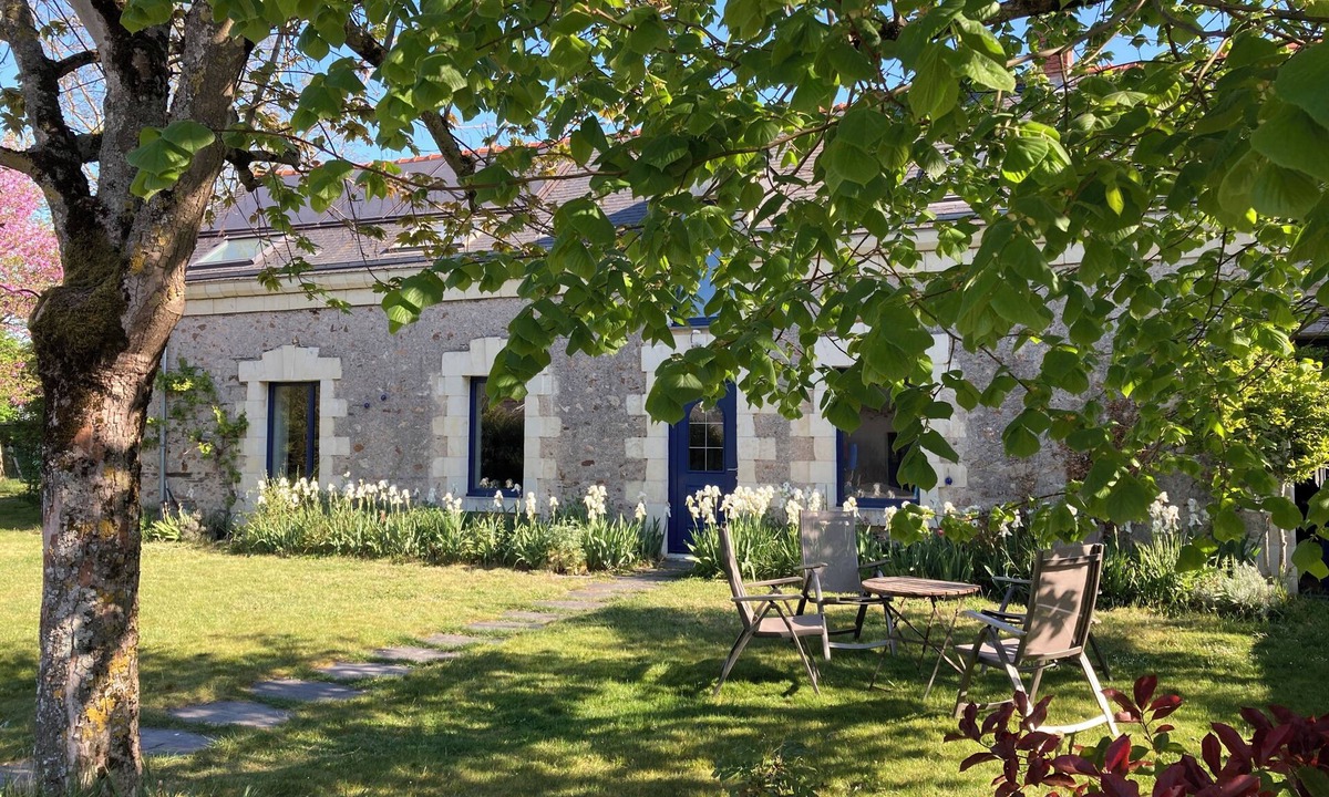 Saint-Saturnin-sur-Loire House | Family home between vineyards, Loire Valley and Chateaux