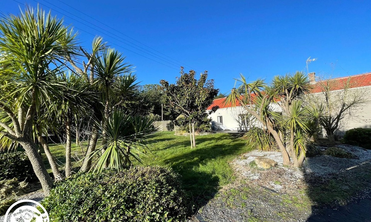 Saint-Hilaire-de-Riez Cottage | Family Home 700m from Beach, Spa, Pets Allowed