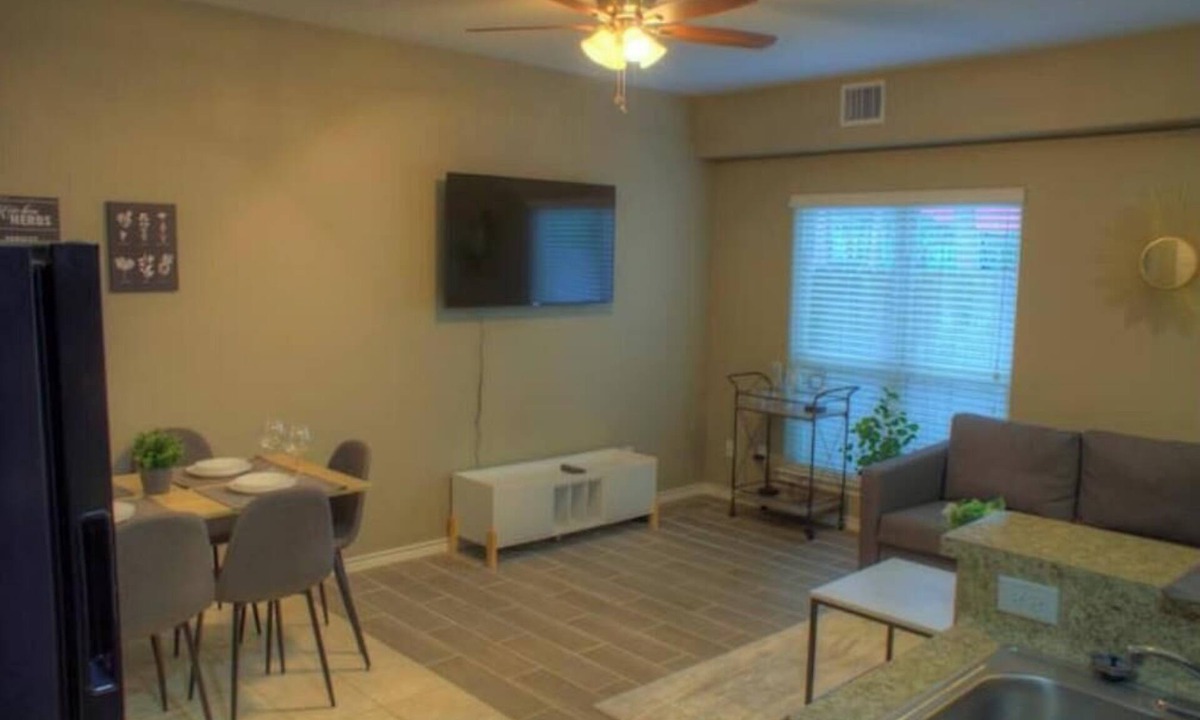 Roman Forest House | Family Home 10 min to Big Rivers Waterpark