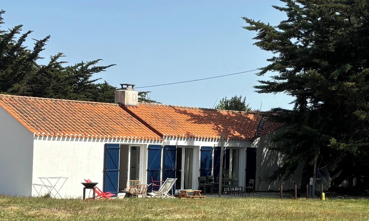 Brem Sur Mer House | Family home 3km from the sea
