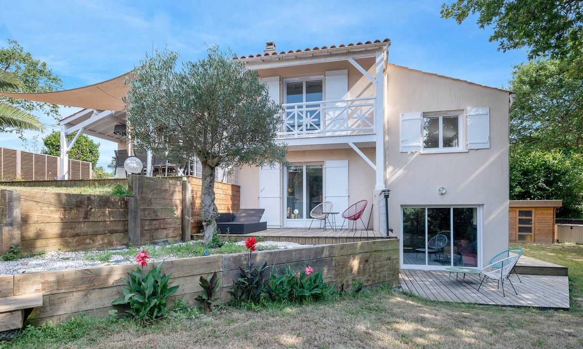 Pornic Ski Chalet | Family home for 8 people - 400m from the beach