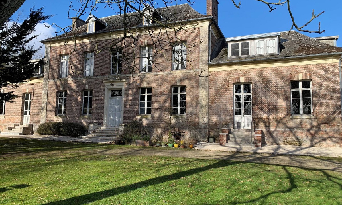 Bussus-Bussuel House | Family home