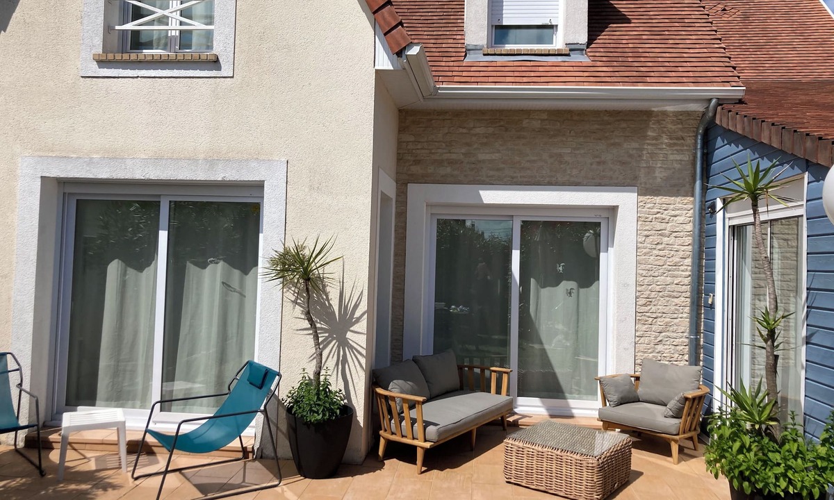Saint-Regnobert-de-la-Cote-de-Nacre House | Family home 200m from the sea with garden
