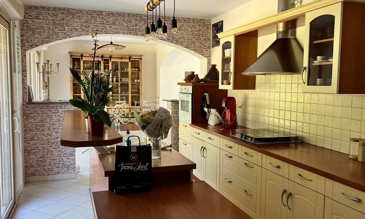 Verneuil-sur-Vienne House | Family home with pool