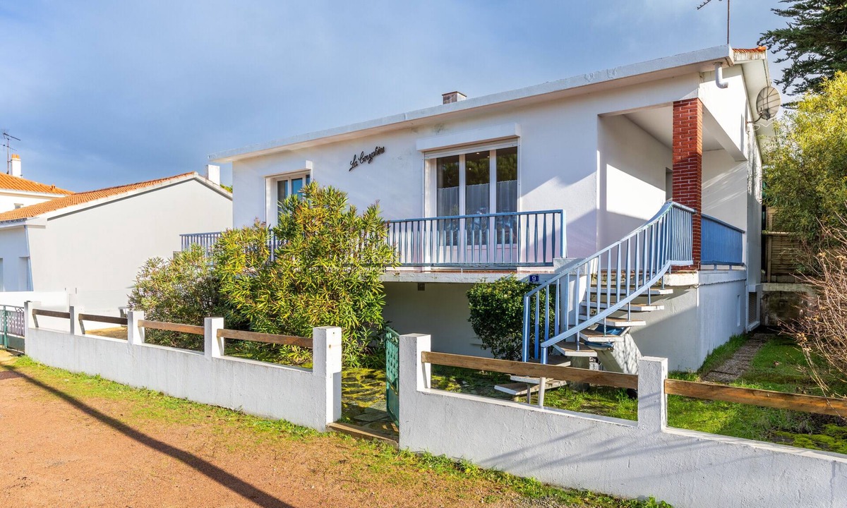Fromentine House | Family Home in Central Fromentine with Private Terrace, Wi-Fi & Air Conditioning