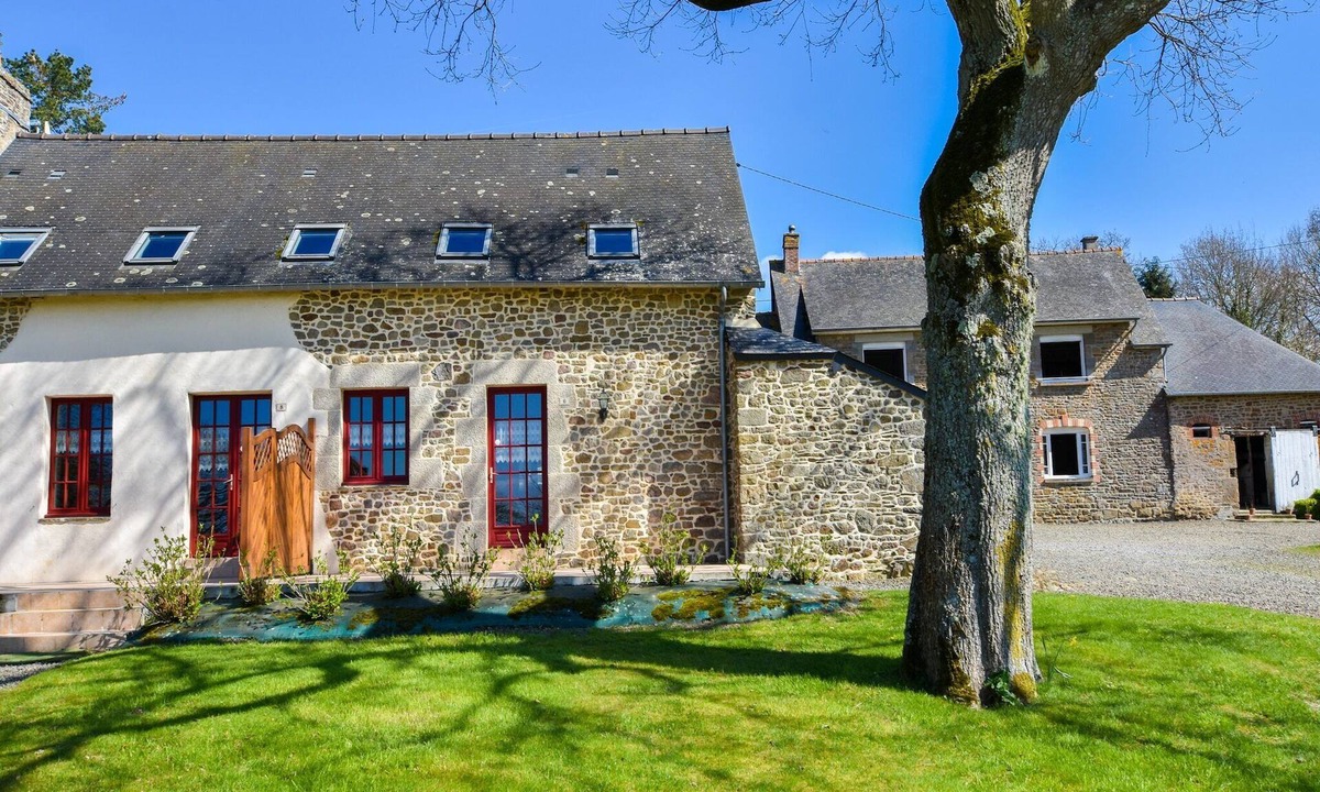 Bonnemain House | Family Home in Bonnemain with terrace