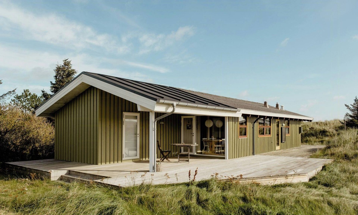 Slette Strand House | Family home in heather-clad landscape