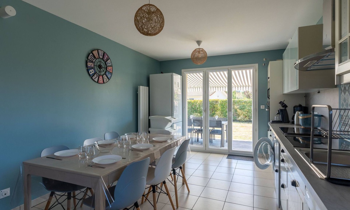 Gastes House | Family Home Near Gastes Lake - 3 Bedrooms, A/C, Enclosed Garden, WiFi, Walk to Beach