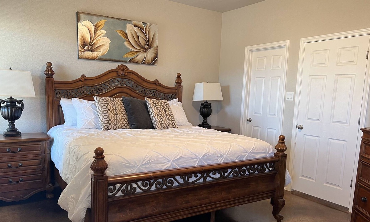 Seguin House | Family Home near Guadalupe River | Lakes | DinningSlps 10 w/King BdRm Ste