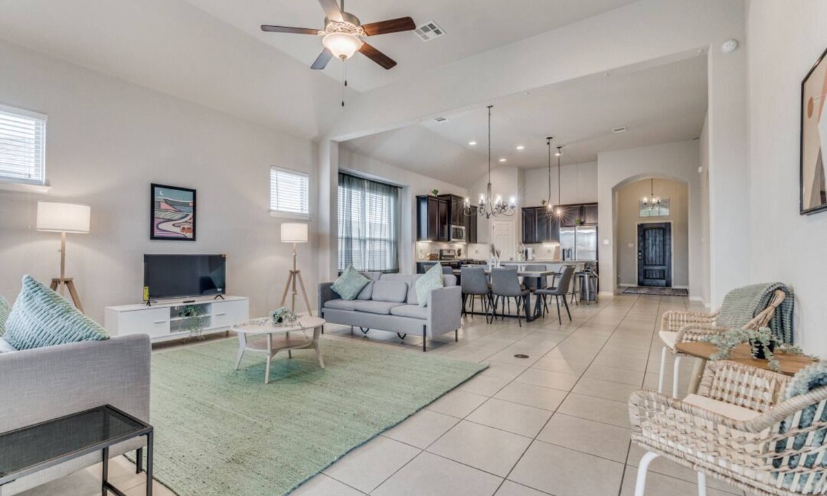 Hutto House | Family Home near Kalahari, Dell Diamond, and Work - 4 Bed, 2 Bath Retreat