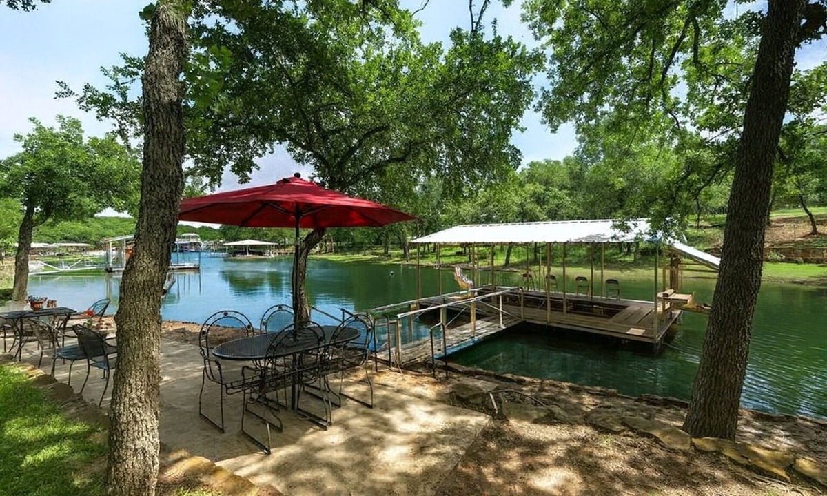 Chico House | Family Home on Lake Bridgeport: Pets Welcome!