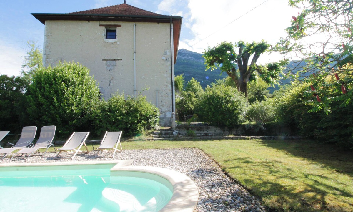 Billieme House | Family home, peaceful setting and swimming pool!