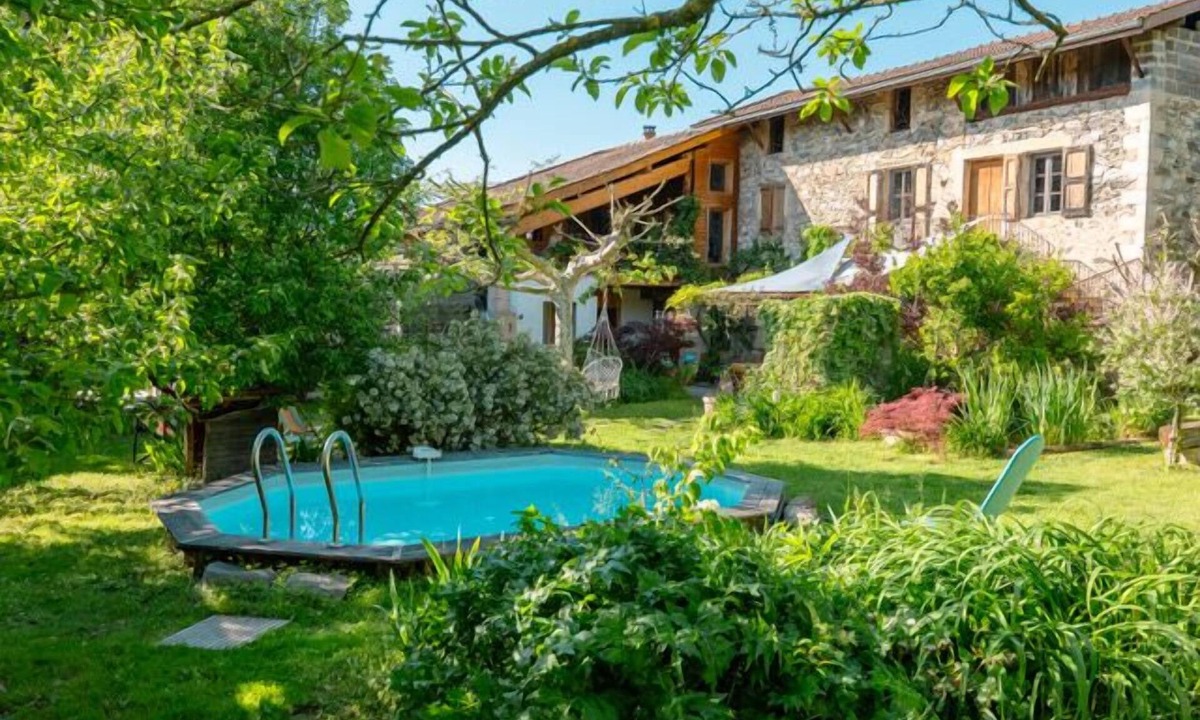 Saint-Romans Other | Family home, sleeps 15, in the heart of the village, at the foot of the Vercors mountains