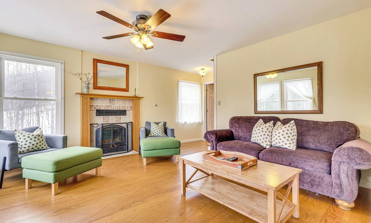 Haywood House | Family Home w/Game Room & Decks in Etlan!