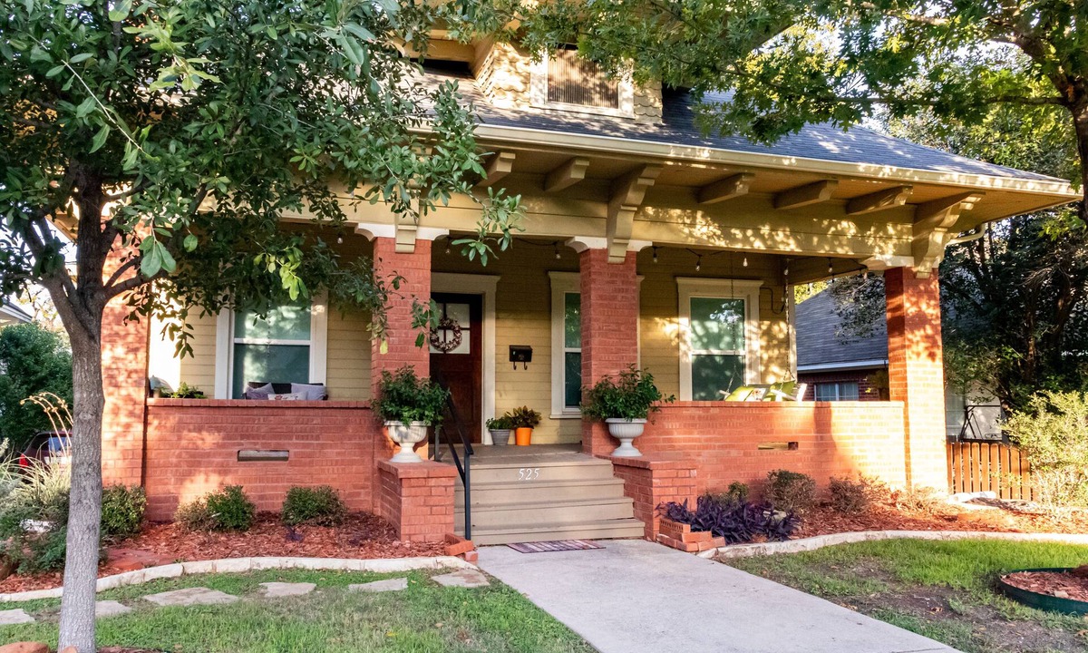 Waco House | Family home with fenced yard 6 minutes to the Silos