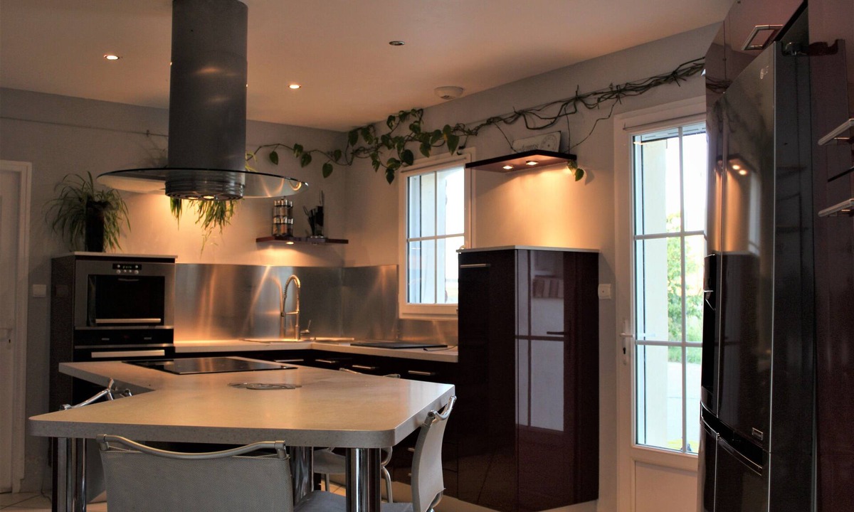 Saint-Valerien House | Family home with heated pool