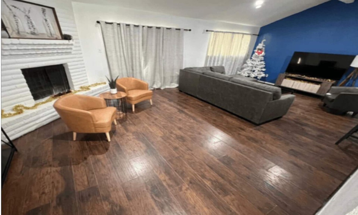 Klein House | Family home with pool table in Houston with 8 beds and backyard
