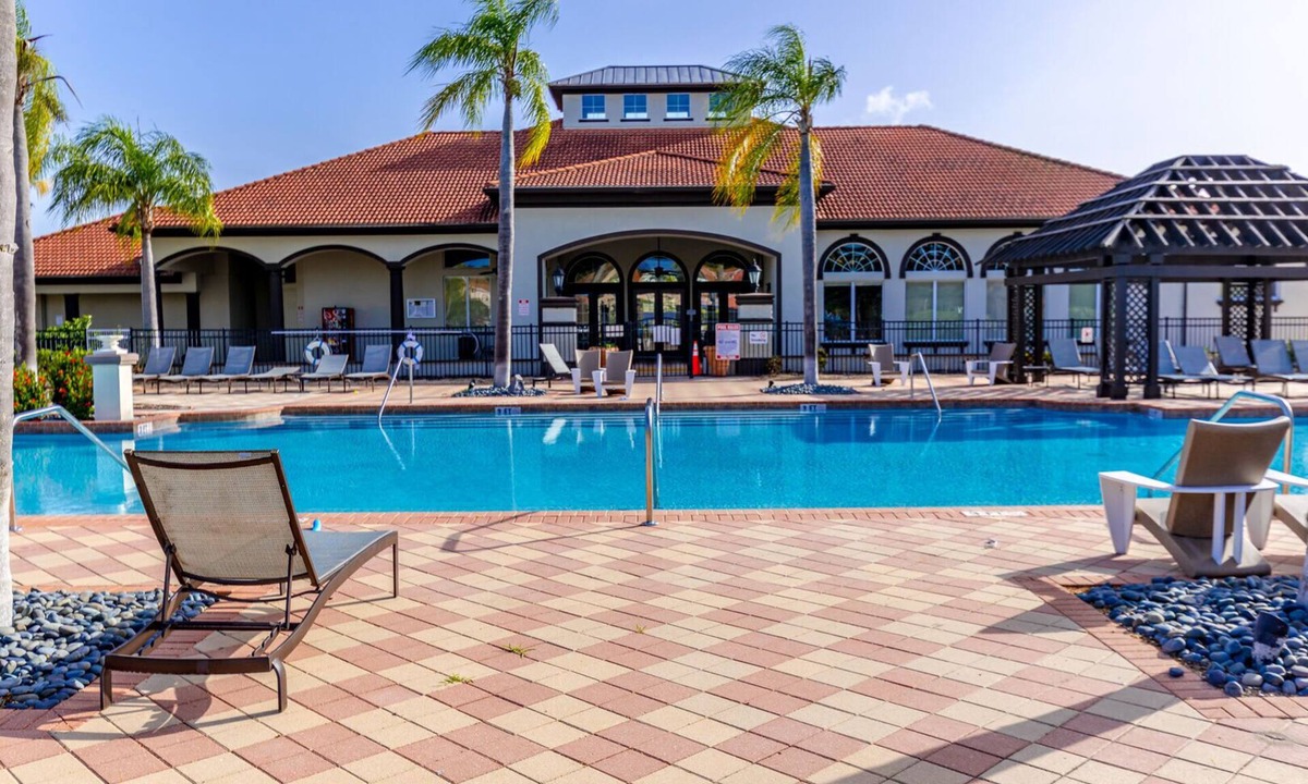 Bellavida House | Family Home with Pool + Clubhouse, and Near Disney