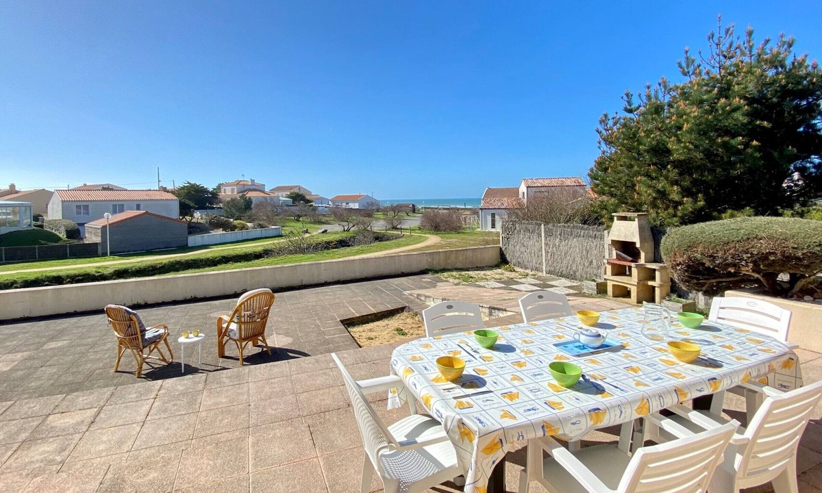 Bretignolles-sur-Mer House | Family house 400m from the beach with 100m² terrace, pets allowed, garage and garden