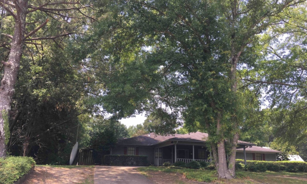 Starkville House | Family House spaciously sleeps 12+/5 bedrooms/3.5 baths/near MSU & downtown