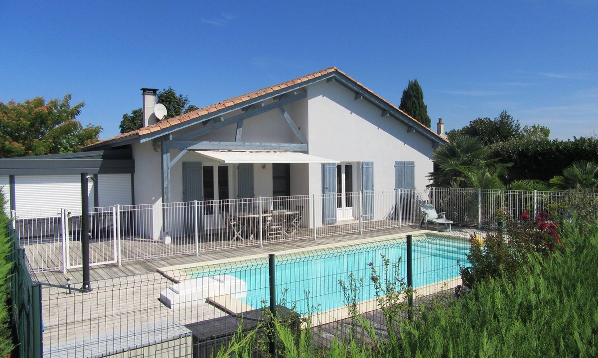 Bias House | Family house with 4 bedrooms, private pool in a fenced garden
