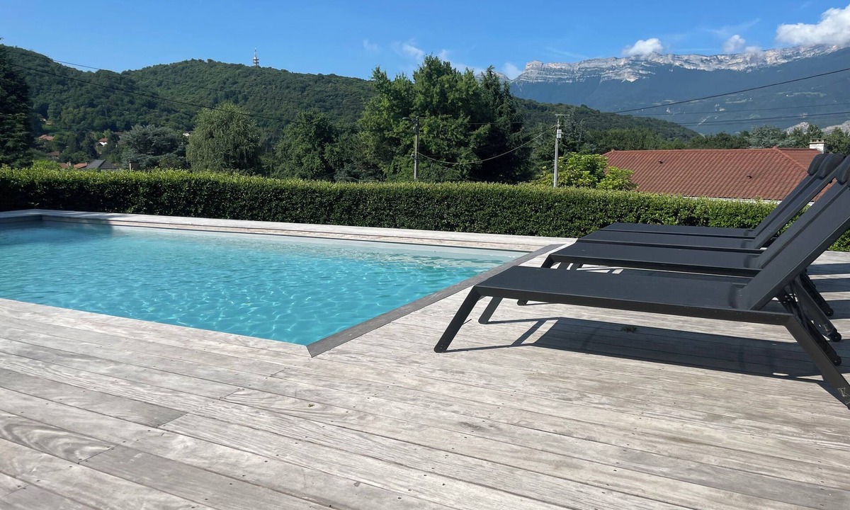 Eybens House | Family house with pool