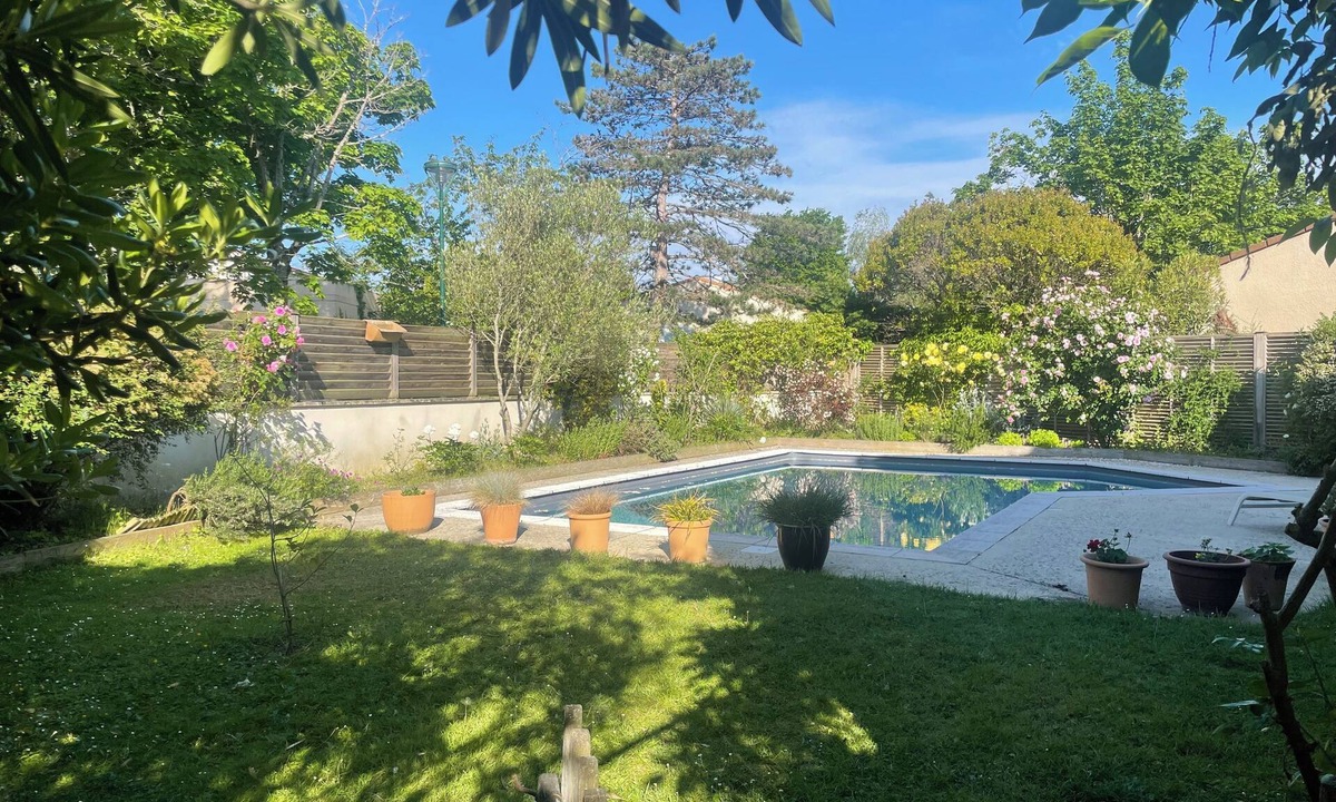 Pibrac House | Family house with swimming pool in charming village