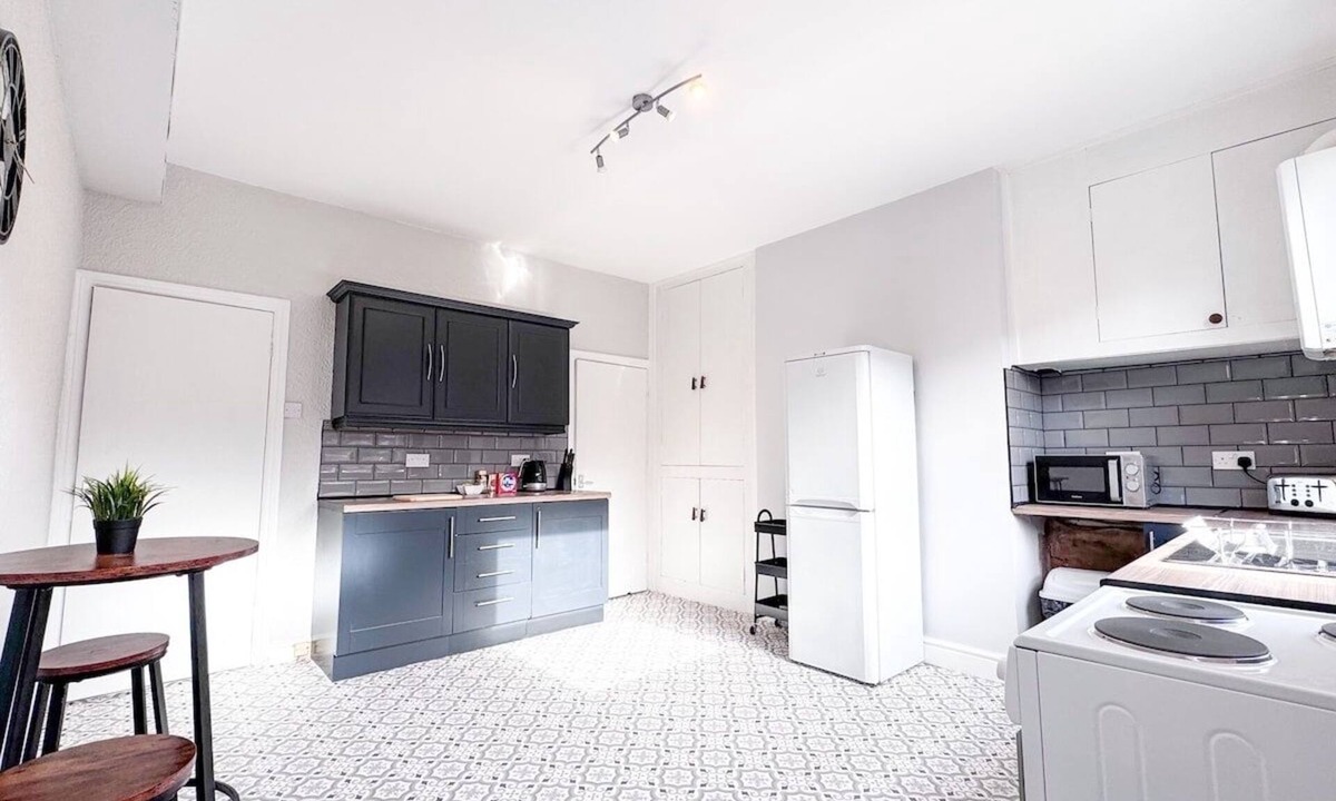 Castleford House | Family I Relocation I Groups