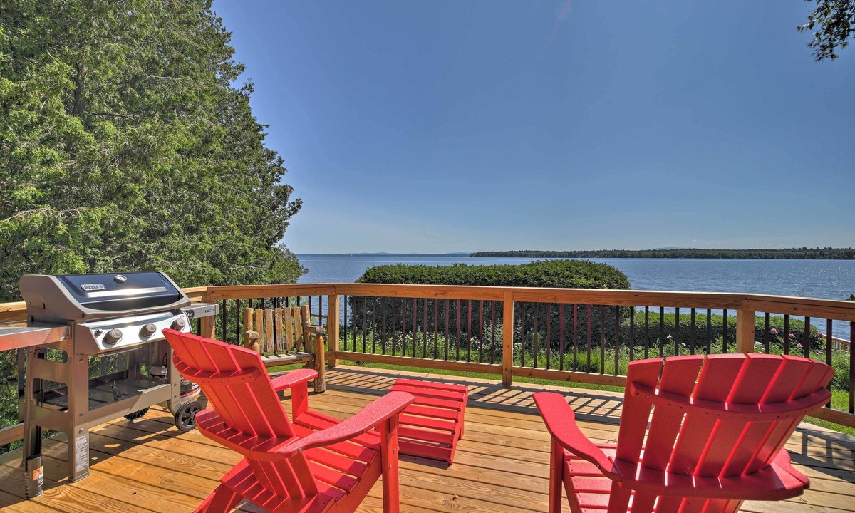 Plattsburgh House | Family Lakehouse w/Deck + Beach on Lake Champlain