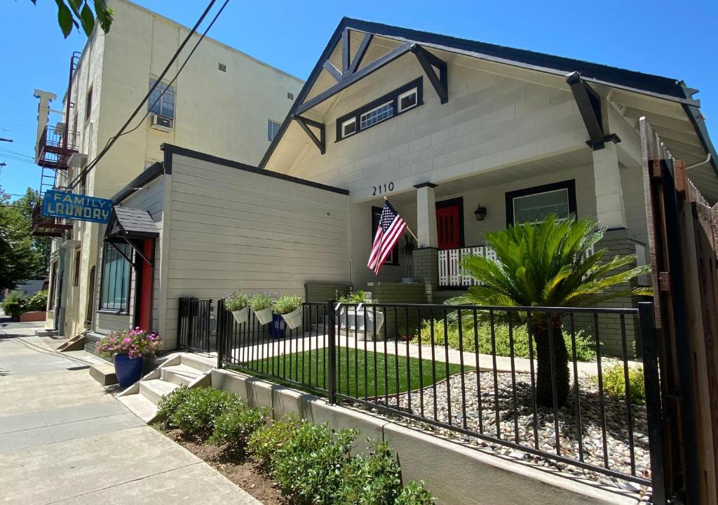 Downtown Sacramento Bed & Breakfast | Family Laundry & Spa