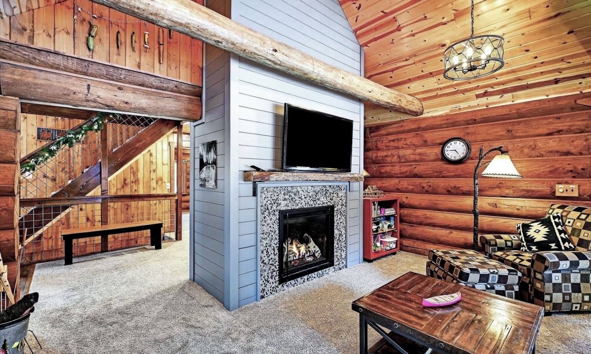 Danbury Cabin | Family Log Cabin - Lake, Golf, Pool, Hike, Ski-ATV & Game Room - Northwoods WI