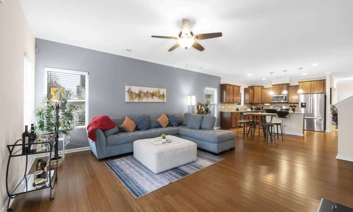 Charlotte House | Family Luxe 5BR 2 Kings Near UNCC Concord Mills
