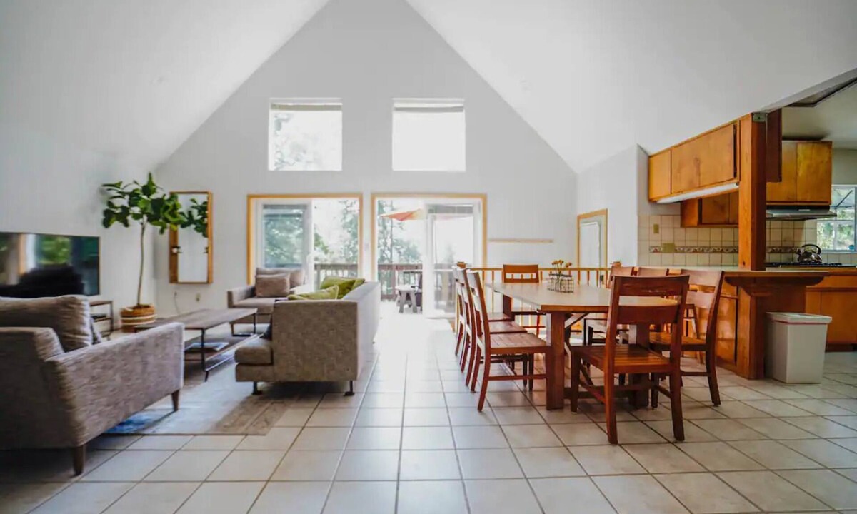 Long Barn Cabin | Family Mountain Retreat Near Pinecrest W/Game Room