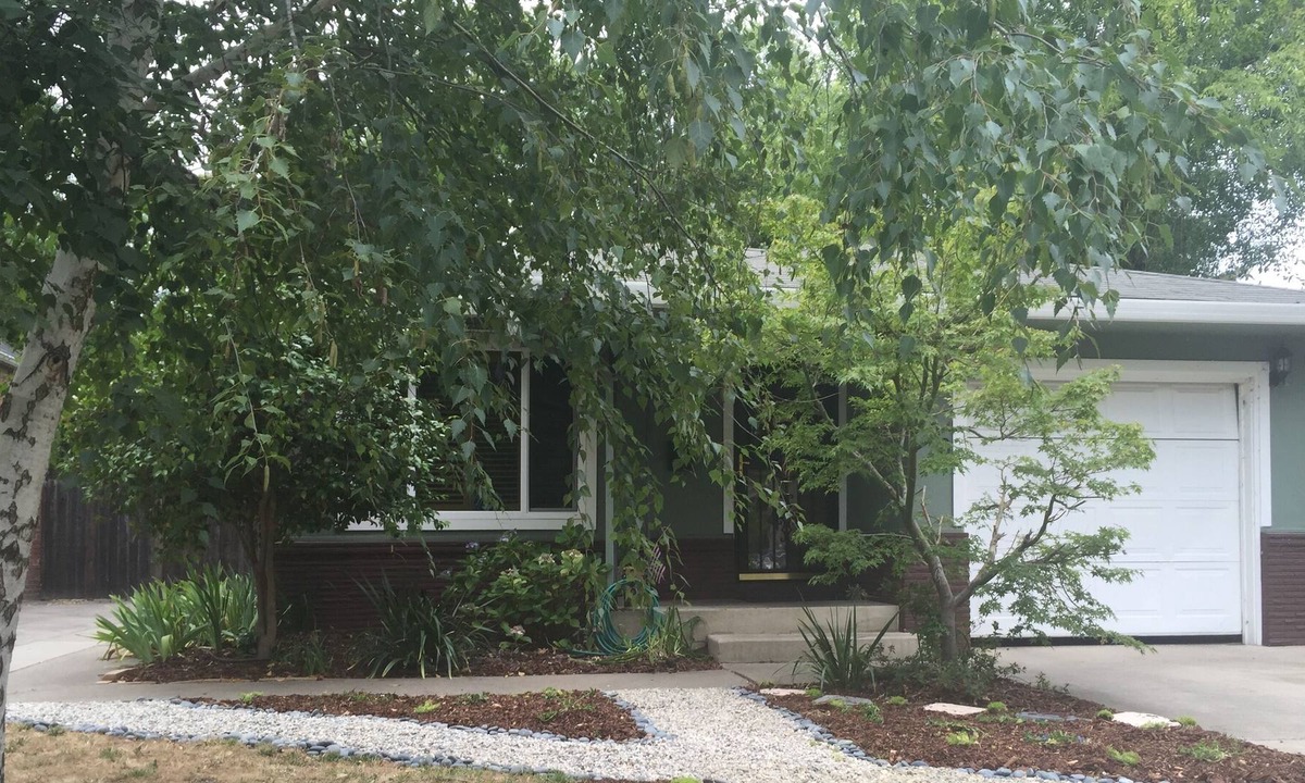 East Sacramento House | Family Oasis Home in Urban Country Setting near Fab 40's