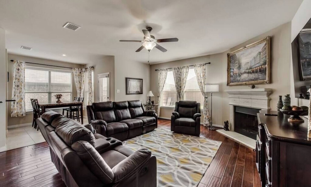 Keller House | Family Own/Opp 4/4 Quiet Street Keller ISD