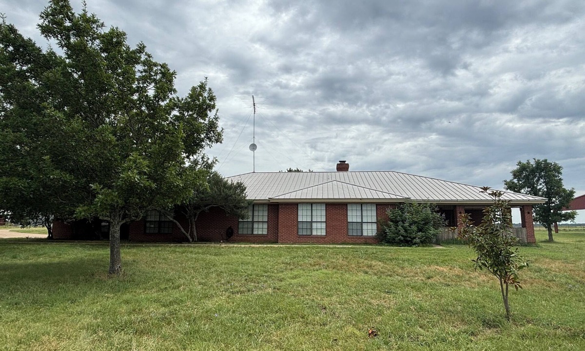 Hico House | Family Owned Small Farm, Relax at the Circle4B Ranch!