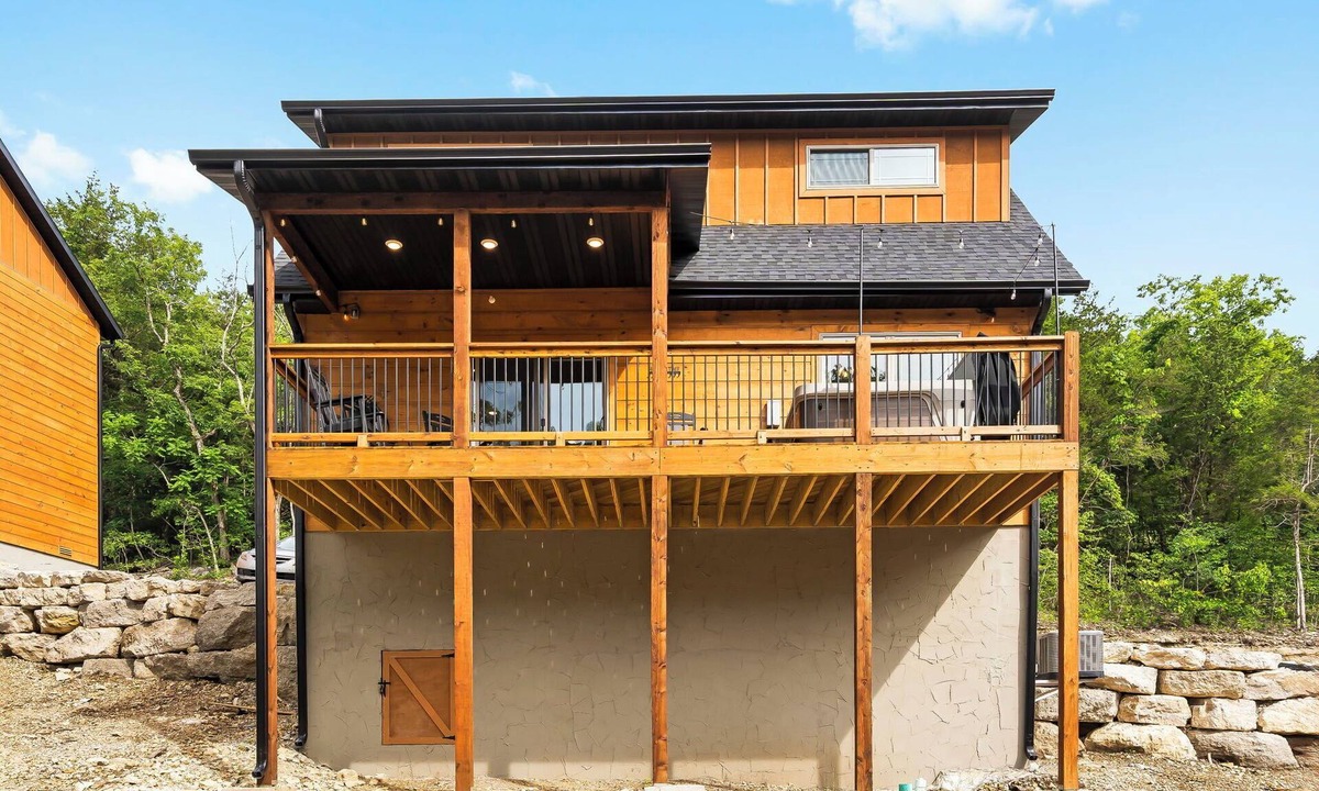 Hollister Cabin | Family/Pet friendly/6 beds!