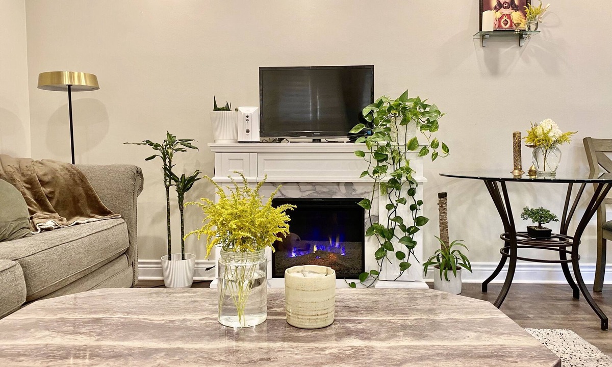 Oshawa House | Family/Pet friendly Luxurious bungalow spacious backyard for perfect staycation