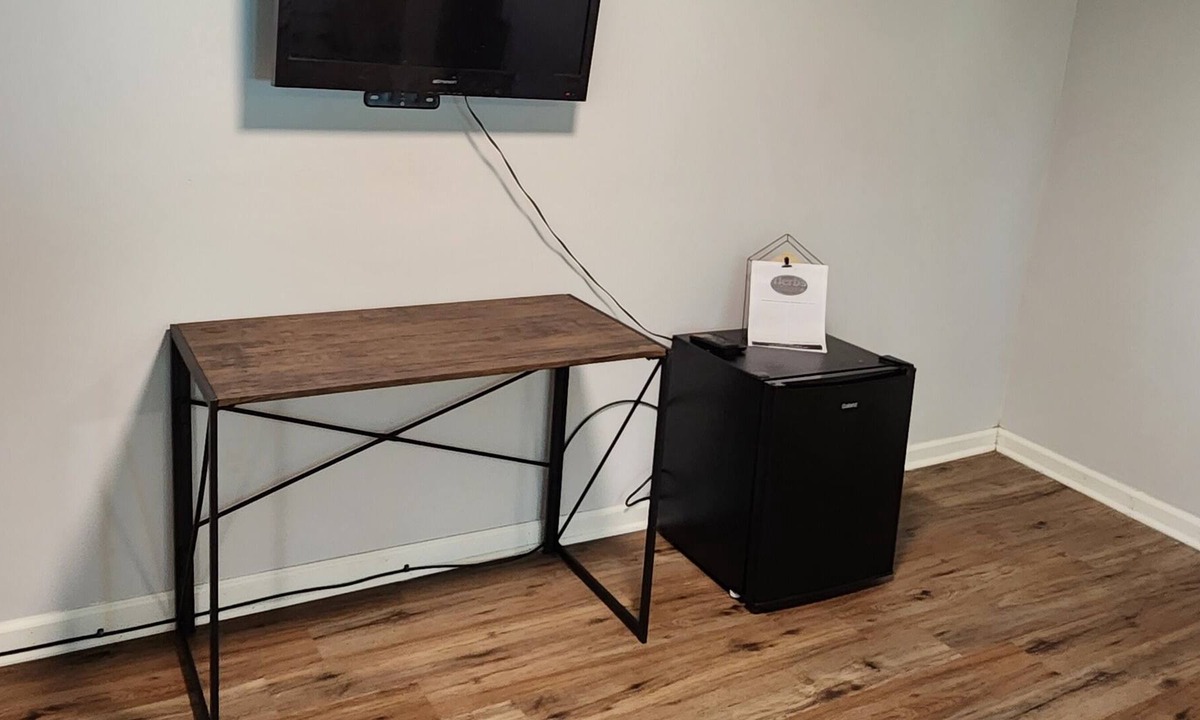 Montville Apartment | Family & pet friendly!