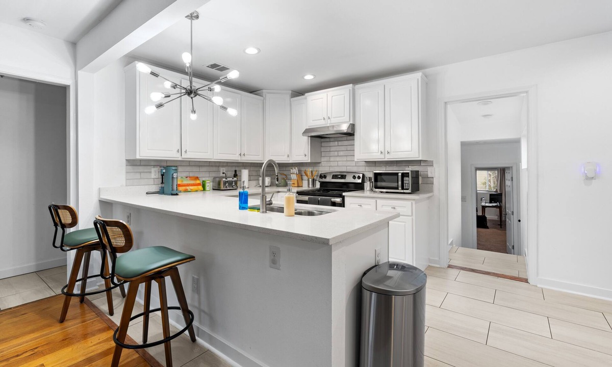 Terrell Heights House | Family & Remote Work Retreat Near Airport, Google Fiber Wifi, and Classic Games!