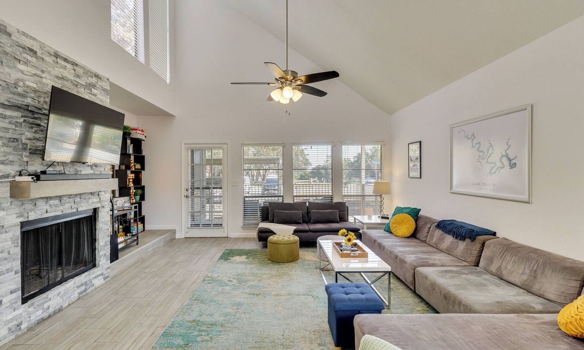 Lakeway Condo | Family Retreat 1/2 Mi to Lake Travis: Pets Welcome