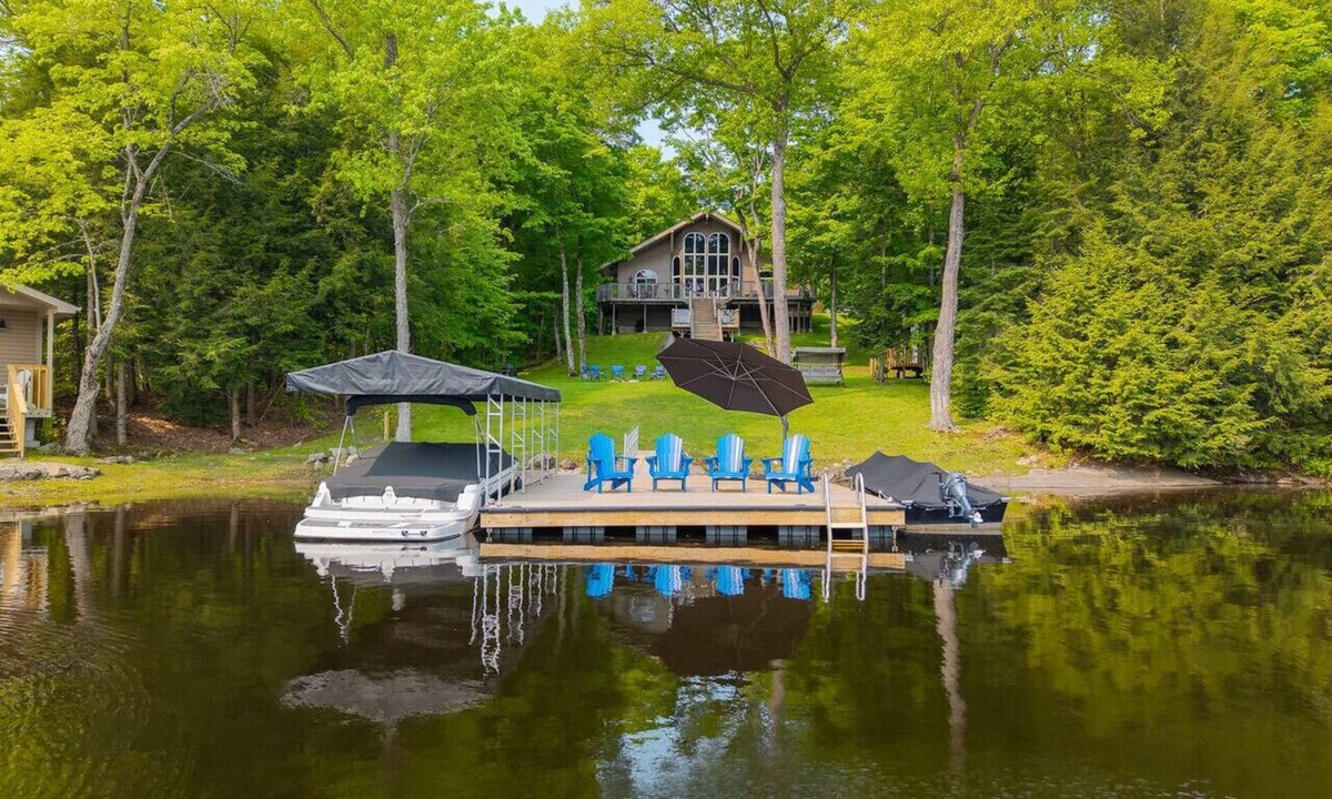 Dunchurch Cottage | Family Retreat | 4BR, Beach, Huge Dock, Firepit